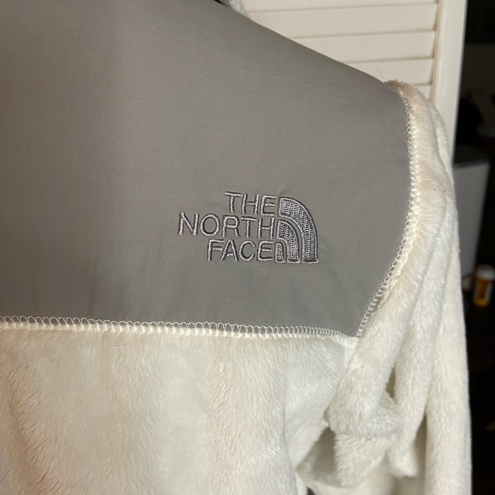 North Face White Jacket. Perfect Condition So Sof… - image 4
